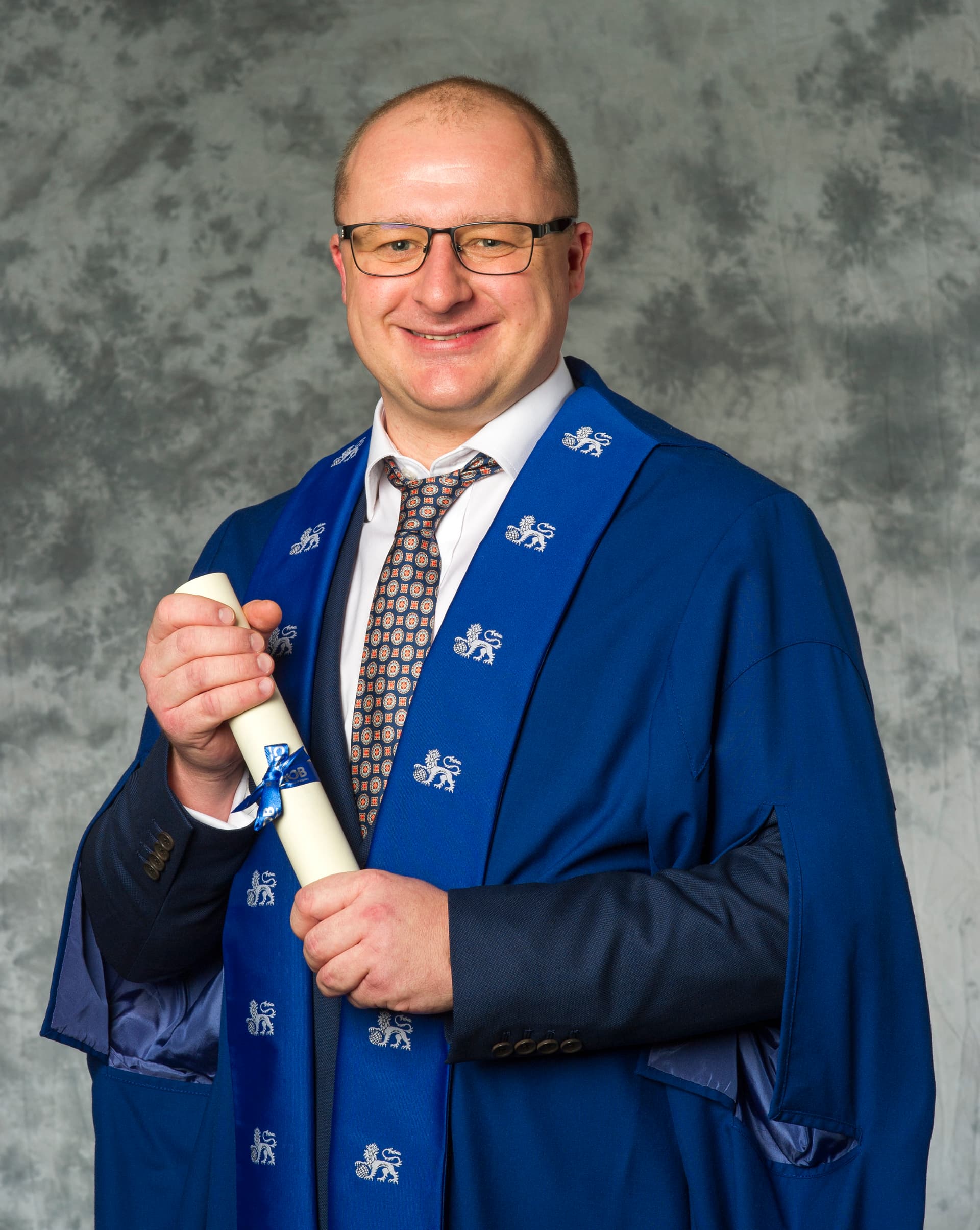 Dariusz Kubies receiving the MCIOB certificate at CIOB graduation, 2019
